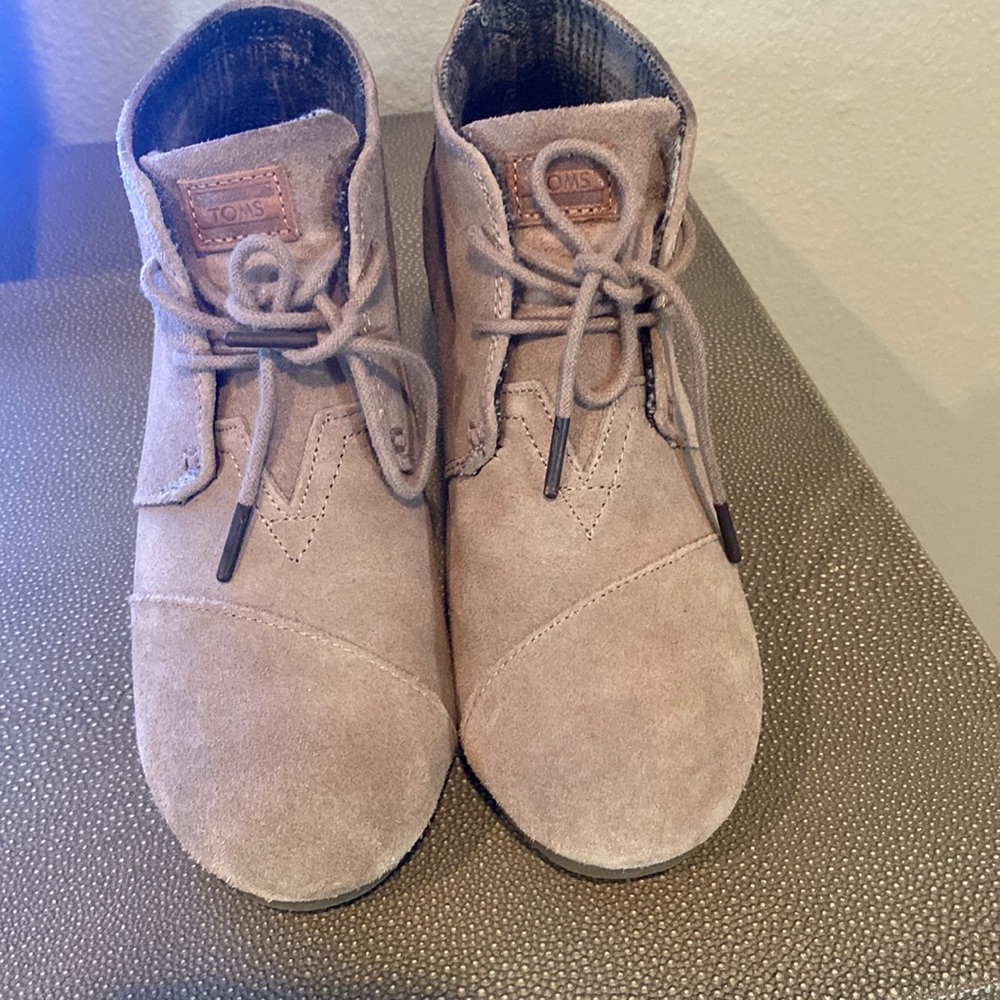 Toms suede booties!!